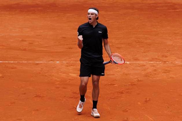 Mutua Madrid Open - Taylor Fritz vs Hubert Hurkacz MADRID, SPAIN - APRIL 30 :Taylor Fritz celebrates against Hubert Hurkacz during their match on Day 9 of the Mutua Madrid Open at Caja Magica Stadium in Madrid. (Photo by Guillermo Martinez) Madrid Caja Magica Spain Copyright: xGuillermoxMartinezx