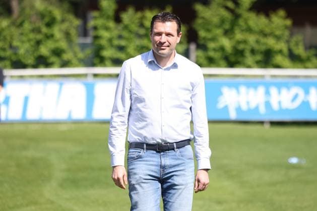 DEU, DFL, 2. FBL Hertha BSC, Training, 30.04.2024, Sportforum, Berlin, DEU, DFL, 2. FBL Hertha BSC, Training, im Bild Benjamin Weber (Sportdirektor, Hertha BSC Berlin) DFL - regulations prohibit any use of Photographs as image sequences and or quasi-video Foto: Juergen Engler nordphoto GmbH