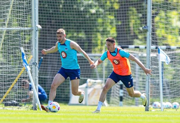 Fussball, Herren, Saison 2023 24, 2. Bundesliga, Hertha BSC, Training, v.l. Marton Dardai (Hertha BSC), Bence Dardai (Hertha BSC), 30.04. 2024,