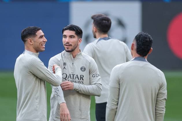 30.04.2024, Fussball, Saison 2023 2024, UEFA Champions League, UCL, Borussia Dortmund - Paris Saint Germain, v. l. Achraf Hakimi (Paris Saint-Germain), Carlos Soler (Paris Saint-Germain), Dortmund Signal Iduna Park NRW Deutschland xRHR-FOTO DEx Copyright: DennisxEwert RHR-FOTOx RHR-FOTO DE