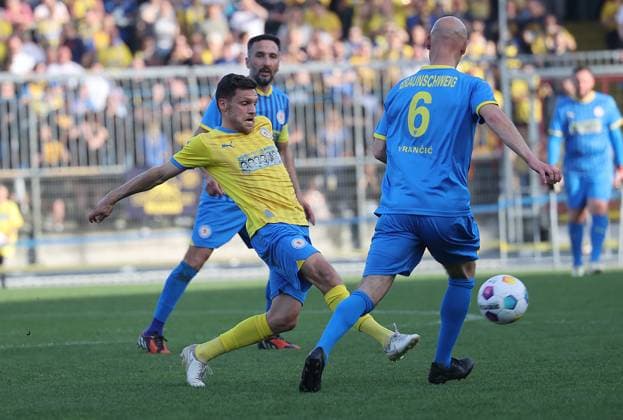 Mirko Boland am Ball Fussball, Herren, Saison 2023 2024, 2.BL, Eintracht Stadion, Eintracht Braunschweig Legendenspiel DFL REGULATIONS PROHIBIT ANY USE OF PHOTOGRAPHS AS IMAGE SEQUENCES AND OR QUASI-VIDEO.