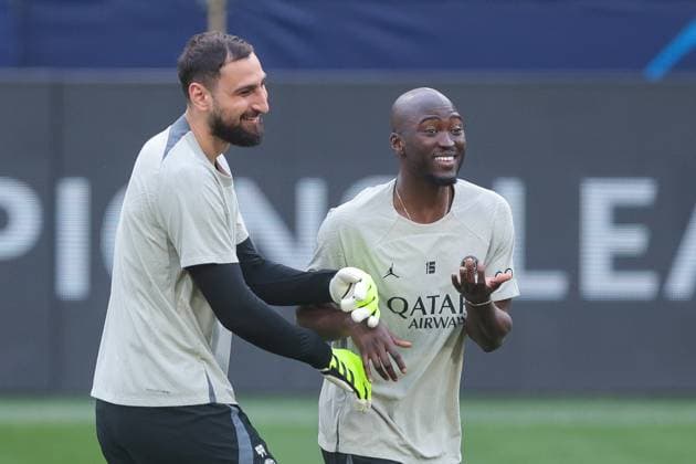 30.04.2024, Fussball, Saison 2023 2024, UEFA Champions League, UCL, Borussia Dortmund - Paris Saint Germain, v. l. Torwart Gianluigi Donnarumma (Paris Saint-Germain), Danilo Pereira (Paris Saint-Germain), Dortmund Signal Iduna Park NRW Deutschland xRHR-FOTO DEx Copyright: DennisxEwert RHR-FOTOx RHR-FOTO DE