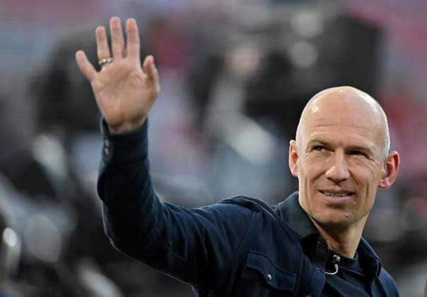Arjen Robben Portrait, Portraet, winkt Zuschauern zu FC Bayern Muenchen FCB vs Real Madrid Halbfinale Hinspiel 30.04.2024 DFL REGULATIONS PROHIBIT ANY USE OF PHOTOGRAPHS AS IMAGE SEQUENCES AND OR QUASI-VIDEO FC Bayern Muenchen FCB vs FC Arsenal