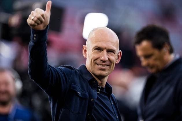 UEFA Champions League: FC Bayern München - Real Madrid; 30.04.2024 Arjen Robben (TV Experte) zeigt Daumen hoch UEFA Champions League: FC Bayern München - Real Madrid, München, Allianz Arena Copyright: xBEAUTIFULxSPORTS Wunderlx