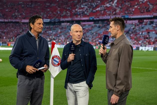 Fussball, Herren, Saison 2023 2024, Champions League (Halbfinale, Hinspiel), FC Bayern München - Real Madrid, v. l. Moderator Sebastian Hellmann, Arjen Robben, Miroslav Klose, 30.04.2024, Copyright: xMatthiasxKochx