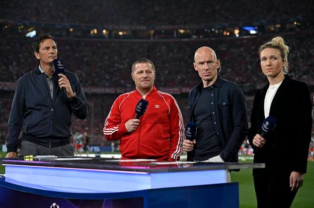 30.04.2024, Fussball UEFA Championsleague 2023 2024: Halbfinale, FC Bayern München - Real Madrid, in der Allianz-Arena München. (L-R) Moderator Sebastian Hellmann, Vorstand Max Eberl (Bayern München), Arjen Robben und Josephine Henning