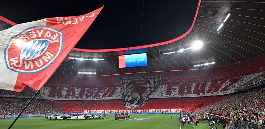 Sport Themen der Woche KW18 Sport Bilder des Tages 30.04.2024, Fussball UEFA Championsleague 2023 2024: Halbfinale, FC Bayern München - Real Madrid, in der Allianz-Arena München. Choreo der FC Bayern München Fans in Gedenken an den verstorbenen Franz Beckenbauer ***DFL and DFB regulations prohibit any use of photographs as image sequences and or quasi-video.*** *** 30 04 2024, Football UEFA Championsleague 2023 2024 semi-final, FC Bayern Munich Real Madrid, in the Allianz Arena Munich Choreo of the FC Bayern Munich fans in memory of the late Franz Beckenbauer DFL and DFB regulations prohibit any use of photographs as image sequences and or quasi video