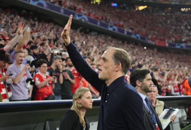 München, Deutschland 30 April 2024: Fussball, Herren, Champions League, Saison 2023 2024, Halbfinale Hinspiel, FC Bayern München - Real Madrid, Allianz Arena Thomas Tuchel, Trainer (FC Bayern München) winkt ins Publikum, Grüssen
