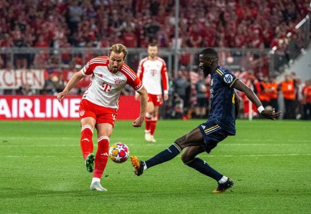 Fussball, Herren, Saison 2023 2024, Champions League (Halbfinale, Hinspiel), FC Bayern München - Real Madrid, v. l. Harry Kane (FC Bayern München), Antonio Rüdiger (Real Madrid), 30.04.2024, Copyright: xMatthiasxKochx