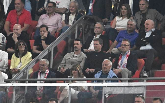 30.04.2024, Fussball UEFA Championsleague 2023 2024: Halbfinale, FC Bayern München - Real Madrid, in der Allianz-Arena München. (L-R) Co-Trainer Sandro Wagner (Deutschland) und Bundestrainer Julian Nagelsmann (Deutschland) auf der Tribüne