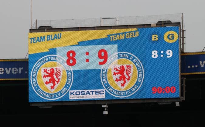 Anzeigentafel mit Endergebnis 8-9 Fussball, Herren, Saison 2023 2024, 2.BL, Eintracht Stadion, Eintracht Braunschweig Legendenspiel DFL REGULATIONS PROHIBIT ANY USE OF PHOTOGRAPHS AS IMAGE SEQUENCES AND OR QUASI-VIDEO.