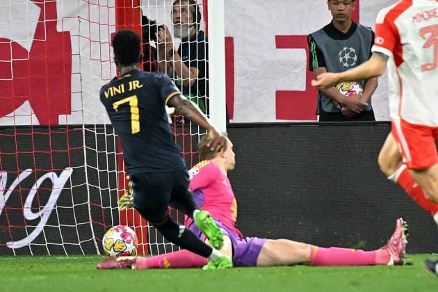 Muenchen, Allianz Arena, 30.04.24, GER, Herren, UEFA Champions League, Achtelfinale, Saison 2023-2024, FC Bayern Muenchen - Real Madrid Bild: VINICIUS JUNIOR (Real Madrid) macht das Tor zum 0:1 Only for editorial use! UEFA regulations prohibit any use of photographs as image sequences and or quasi-video. Bayern Deutschland