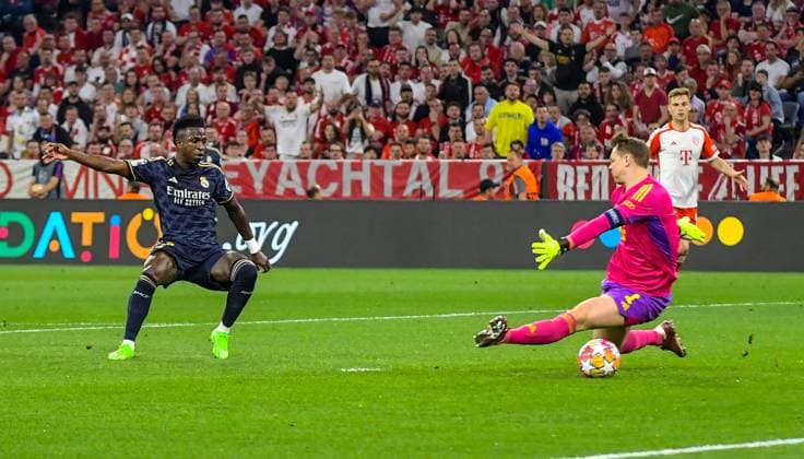 30.04.2024, xemx, Fussball UEFA Champions League, FC Bayern Muenchen - Real Madrid emspor, v.l. Vinicius Junior (Real Madrid) Goal scored, erziehlt das Tor zum 0:1 (DFL DFB REGULATIONS PROHIBIT ANY USE OF PHOTOGRAPHS as IMAGE SEQUENCES and or QUASI-VIDEO) Muenchen