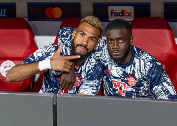 Eric Maxim Choupo-Moting (FC Bayern Muenchen, 13) und Dayot Upamecano (FC Bayern Muenchen, 2) nehmen zu Beginn des Spiels auf der Bank Platz und posieren fuer die Kamera. GER, FC Bayern Muenchen vs. Real Madrid CF, Fussball, Champions League, Halbfinale, Hinspiel, Spielzeit 2023 2024, 30.04.2024. (DFL DFB REGULATIONS PROHIBIT ANY USE OF PHOTOGRAPHS as IMAGE SEQUENCES and or QUASI-VIDEO). GER, FC Bayern Muenchen vs. Real Madrid CF, Fussball, Champions League, Halbfinale, Hinspiel, Spielzeit 2023 2024, 30.04.2024. Muenchen Copyright: xEibner-Pressefoto HeikexFeinerx EP_HFR