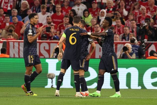 die Mannschaft freut sich ueber das Tor von Vinicius Junior 7 (Real Madrid) zum 0:1, FC Bayern Muenchen vs. Real Madrid, Champions League, Fussball, Halbfinale, Hinspiel, 30.04.2024 Muenchen Bayern Deutschland