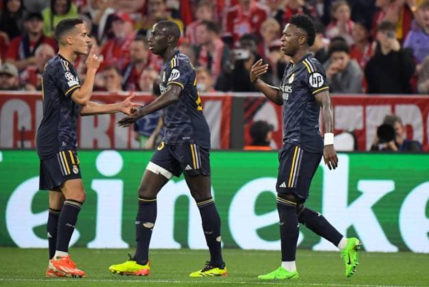 30.04.2024, xemx, Fussball UEFA Champions League, FC Bayern Muenchen - Real Madrid emspor, v.l. Vinicius Junior (Real Madrid) Jubel, Torjubel, celebrate the goal, jubelt ueber das Tor zum 0:1 (DFL DFB REGULATIONS PROHIBIT ANY USE OF PHOTOGRAPHS as IMAGE SEQUENCES and or QUASI-VIDEO) Muenchen