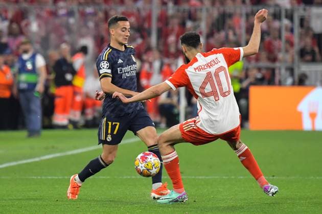 30.04.2024, xemx, Fussball UEFA Champions League, FC Bayern Muenchen - Real Madrid emspor, v.l. Lucas Vazquez (Real Madrid), Noussair Mazraoui (FC Bayern Muenchen) Zweikampf, Aktion, action, battle for the ball (DFL DFB REGULATIONS PROHIBIT ANY USE OF PHOTOGRAPHS as IMAGE SEQUENCES and or QUASI-VIDEO) Muenchen