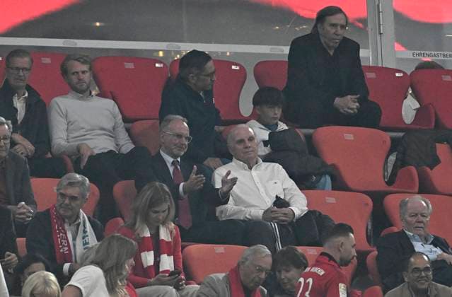 30.04.2024, Fussball UEFA Championsleague 2023 2024: Halbfinale, FC Bayern München - Real Madrid, in der Allianz-Arena München. (L-R) Vorstandsvorsitzender Karl-Heinz Rummenigge (Bayern München) und stellv. Aufsichtsratsvorsitzender Uli Hoeneß (Bayern München) auf der Tribüne