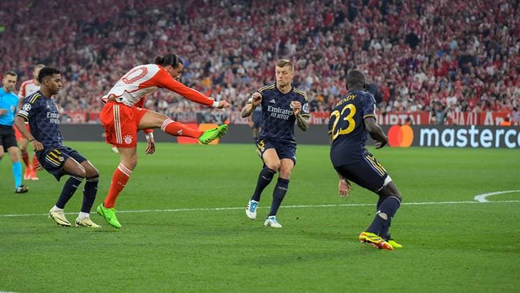 30.04.2024, xemx, Fussball UEFA Champions League, FC Bayern Muenchen - Real Madrid emspor, v.l. Leroy Sane (FC Bayern Muenchen) Goal scored, erziehlt das Tor zum 1:1 (DFL DFB REGULATIONS PROHIBIT ANY USE OF PHOTOGRAPHS as IMAGE SEQUENCES and or QUASI-VIDEO) Muenchen