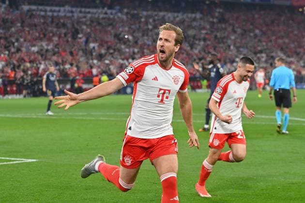 Torjubel Harry KANE (Bayern Muenchen) nach Tor zum 2-1, Aktion,Jubel,Freude,Begeisterung, Fussball Champions League Halbfinale FC Bayern Muenchen - Real Madrid am 30.04.2024, A L L I A N Z A R E N A.