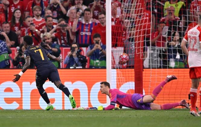TOR zum 2:2 Elfmeter, Strafstoss Vinicius Junior Real Madrid (07) Torjubel Torwart Manuel Neuer FC Bayern Muenchen FCB (01) FC Bayern Muenchen FCB vs Real Madrid Halbfinale Hinspiel 30.04.2024 DFL REGULATIONS PROHIBIT ANY USE OF PHOTOGRAPHS AS IMAGE SEQUENCES AND OR QUASI-VIDEO FC Bayern Muenchen FCB vs FC Arsenal