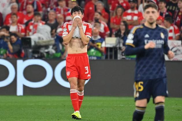 Minjae KIM (FC Bayern Muenchen), Enttaeuschung,Frust,enttaeuscht, frustriert,niedergeschlagen nach Elfmeter,Strafstoss. Fussball Champions League Halbfinale FC Bayern Muenchen - Real Madrid 2-2 am 30.04.2024, A L L I A N Z A R E N A.
