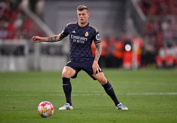 Toni Kroos Real Madrid (08) Aktion am Ball FC Bayern Muenchen FCB vs Real Madrid Halbfinale Hinspiel 30.04.2024 DFL REGULATIONS PROHIBIT ANY USE OF PHOTOGRAPHS AS IMAGE SEQUENCES AND OR QUASI-VIDEO FC Bayern Muenchen FCB vs FC Arsenal