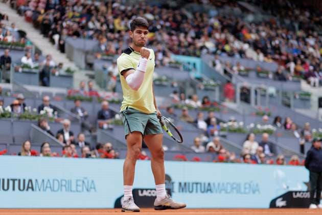 MADRID, SPAIN - APRIL 30: Carlos Alcaraz celebrates against Jan-Lennard Struff during their match on Day 9 of the Mutua Madrid Open at Caja Magica Stadium in Madrid. ONLYxEDITORIALxUSAGE  (251769091)