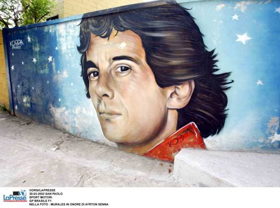 ORSI LAPRESSE 30-03-2002 SAN PAOLO MOTORI GP BRASILE F1 NELLA FOTO : MURALES IN ONORE DI AYRTON SENNA  Copyright: xANGELOxORSIx