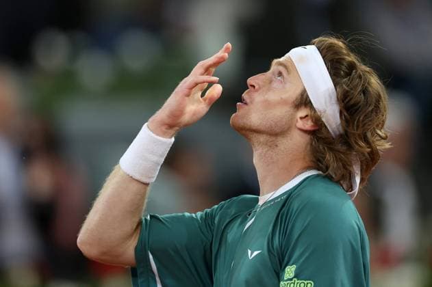 Andrey Rublev of Russia celebrates Mutua Madrid Open, Day 10, Tennis, La Caja Magica, Madrid, Spain - 01 May 2024  Copyright: xEllaxLing Shutterstockx 14454210ay