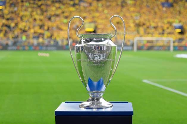 Der Champions League Pokal steht auf einem Tisch, UEFA Champions League 2023 24 - Semi-finals First Leg, Borussia Dortmund vs Paris Saint-Germain, Signal-Iduna-Park, 01.05.2024, Dortmund, Deutschland.