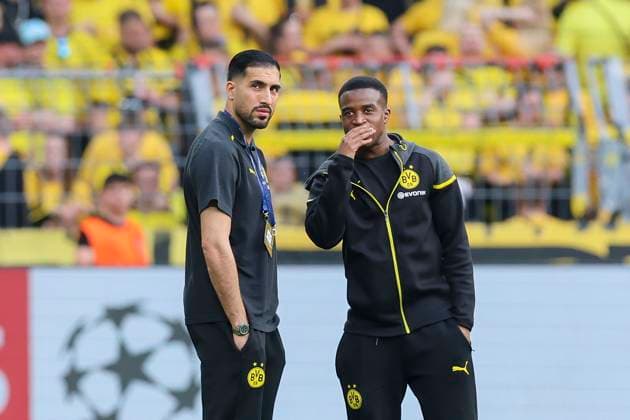 Emre Can (Borussia Dortmund) und Youssoufa Moukoko (Borussia Dortmund) unterhalten sich, UEFA Champions League 2023 24 - Semi-finals First Leg, Borussia Dortmund vs Paris Saint-Germain, Signal-Iduna-Park, 01.05.2024, Dortmund, Deutschland.