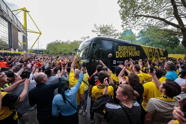 01.05.2024, Fussball, Saison 2023 2024, UEFA Champions League, Halbfinale, Borussia Dortmund - Paris Saint-Germain, Der Mannschaftsbus des BVB erreicht das Stadion, Dortmund Signal Iduna Park NRW Deutschland xRHR-FOTO DEx Copyright: DennisxEwert RHR-FOTOx RHR-FOTO DE