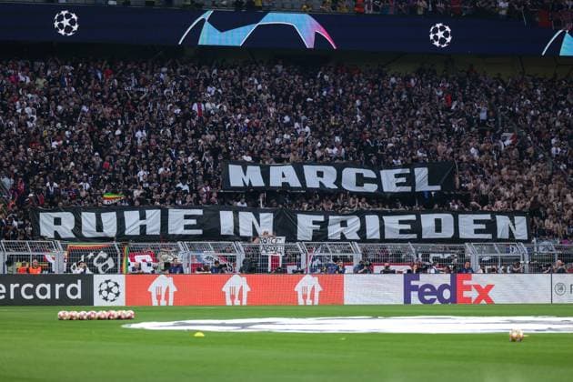 01.05.2024, Fussball, Saison 2023 2024, UEFA Champions League, Halbfinale, Borussia Dortmund - Paris Saint-Germain, Die Fans von PSG gedenken dem verstorbenen BVB Fan Marcel mit einem großen Banner, Dortmund Signal Iduna Park NRW Deutschland xRHR-FOTO DEx Copyright: DennisxEwert RHR-FOTOx RHR-FOTO DE