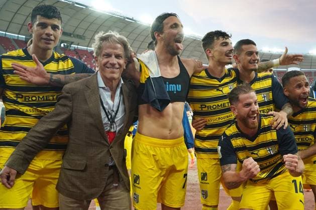 Players of Parma Calcio and Parma Calcio president Kyle Krause celebrates the victory during SSC Bari vs Parma Calcio, Italian soccer Serie B match in Bari, Italy, May 01 2024  Copyright: xEmmanuelexMastrodonato IPAxSportx xx IPA_45645458 IPA_Agency_IPA45645458