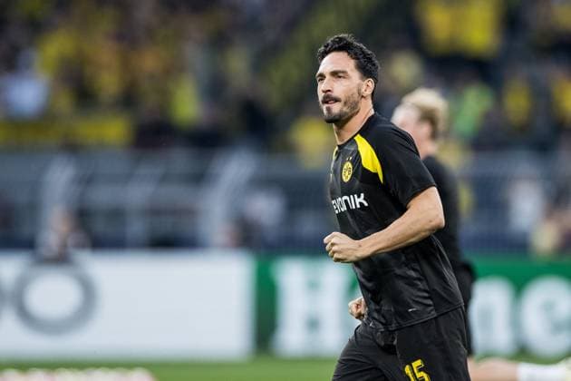 UEFA Champions League: Borussia Dortmund - FC Paris Saint-Germain; 01.05.2024 Mats Hummels (Borussia Dortmund, 15) während dem Warm Up UEFA Champions League: Borussia Dortmund - FC Paris Saint-Germain, Dortmund, SIGNAL IDUNA PARK Copyright: xBEAUTIFULxSPORTS Wunderlx