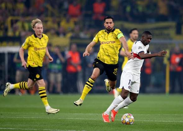 01.05.2024, Fussball UEFA Champions League 2023 2024, Halbfinale, Borussia Dortmund - FC Paris Saint-Germain im Signal-Iduna-Park Dortmund. Ousmane Dembele (re, Paris Saint-Germain) gegen Emre Can (li, Borussia Dortmund)