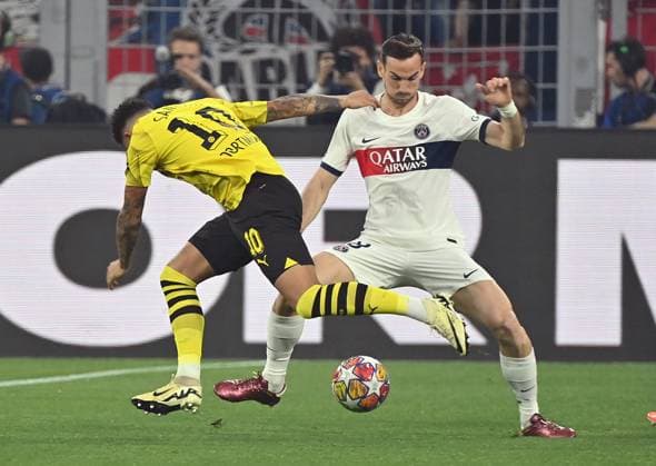 01.05.2024, xjrdrx, Fussball UEFA Champions League, Borussia Dortmund - Paris St.Germain emspor, v.l. Jaden Sancho (Borussia Dortmund), Fabian Ruiz (PSG Paris St.Germain) (DFL DFB REGULATIONS PROHIBIT ANY USE OF PHOTOGRAPHS as IMAGE SEQUENCES and or QUASI-VIDEO) Dortmund