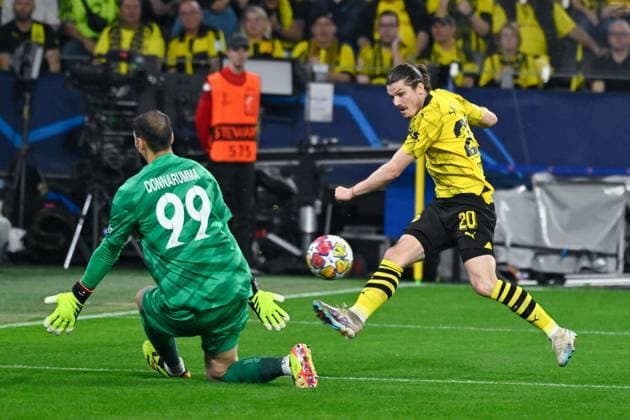 Gianluigi Donnarumma ( 99 - PSG ) and Marcel Sabitzer ( 20 - Borussia Dortmund ) during the UEFA Champions League match between Borussia Dortmund and Paris Saint Germain at BVB Stadion Dortmund on May 01, 2024 in Dortmund, Germany. ( Photo by federico pestellini panoramic ) - FOOTBALL : Borussia Dortmund vs Paris Saint Germain - Ligue des Champions - 01 05 2024 FedericoPestellini Panoramic 