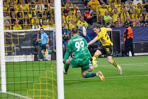 Strafraumszene Torchance von Marcel Sabitzer ( 20, Borussia Dortmund) 01.05.2024 Fussball, Champions League, Borussia Dortmund vs Paris Saint-Germain , Signal Iduna Park, Dortmund, NRW Germany