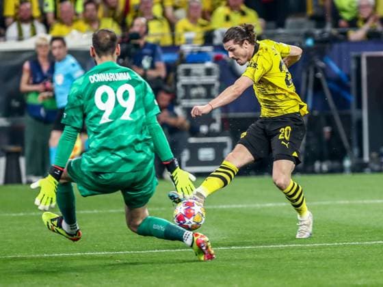Marcel Sabitzer (Borussia Dortmund BVB, 20) im Zweikampf gegen Torwart Gianluigi Donnarumma (Paris Saint-Germain PSG, 99), GER, Borussia Dortmund BVB vs. Paris Saint-Germain PSG, UEFA Champions League 2023 24, Halbfinal - Hinspiel, 01.05.2024, GER, Borussia Dortmund BVB vs. Paris Saint-Germain PSG, UEFA Champions League 2023 24, Halbfinal - Hinspiel, 01.05.2024, Foto: Eibner-Pressefoto Gabriel Boia Dortmund Copyright: xEibner-Pressefoto GabrielxBoiax EP_EER