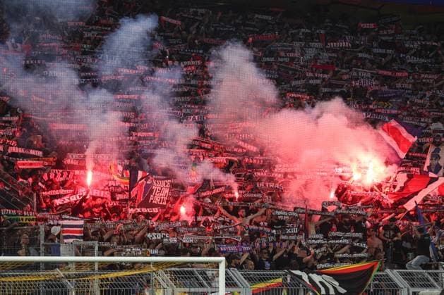Champions League - Borussia Dortmund - Paris Saint Germain am 01.05.2024 im Signal Iduna Park in Dortmund Die Fans aus Paris zünden Pyrotechnik