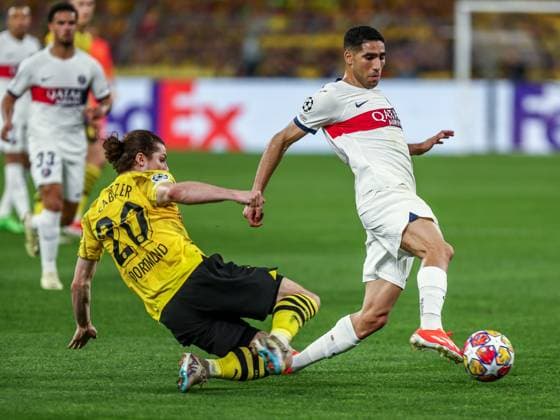 Marcel Sabitzer (Borussia Dortmund BVB, 20) im Zweikampf gegen Achraf Hakimi (Paris Saint-Germain PSG, 02), GER, Borussia Dortmund BVB vs. Paris Saint-Germain PSG, UEFA Champions League 2023 24, Halbfinal - Hinspiel, 01.05.2024, GER, Borussia Dortmund BVB vs. Paris Saint-Germain PSG, UEFA Champions League 2023 24, Halbfinal - Hinspiel, 01.05.2024, Foto: Eibner-Pressefoto Gabriel Boia Dortmund Copyright: xEibner-Pressefoto GabrielxBoiax EP_EER