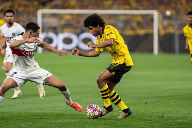 GER, UEFA Champions League, Halbfinale Hinspiel, Borussia Dortmund vs Paris Saint-Germain 01.05.2024, Signal Iduna Park, Dortmund, GER, UEFA Champions League, Halbfinale Hinspiel, Borussia Dortmund vs Paris Saint-Germain Im Bild: Zweikampf zwischen Karim Adeyemi (BV Borussia Dortmund, 27) und Achraf Hakimi (Paris Saint-Germain, 2)