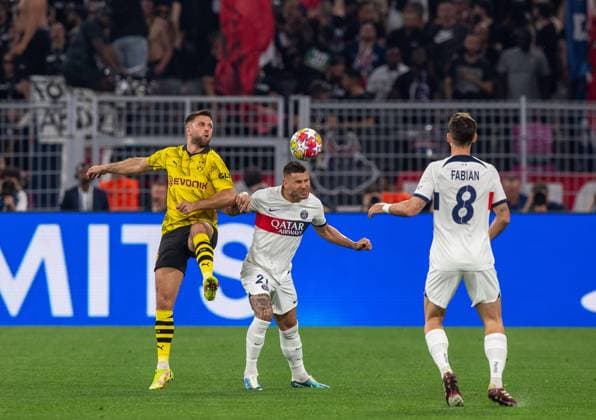 Fussball, Herren, Saison 2023 2024, Champions League (Halbfinale, Hinspiel), Borussia Dortmund - Paris Saint-Germain, v. l. Niclas Füllkrug (Borussia Dortmund), Lucas Hernandez (PSG, Paris Saint-Germain), Fabian Ruiz (PSG, Paris Saint-Germain), 01.05.2024, Copyright: xSebastianxRäppold MatthiasxKochx