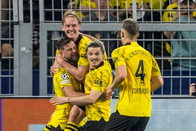 Fußball: Champions League. Halbfinale, Hinspiel: Borussia Dortmund - Paris St. Germain am 01.05.2024 im Signal-Iduna-Park: Dortmunds Niclas Füllkrug (l-r) jubelt nach seinem Tor zum 1:0 mit Dortmunds Julian Brandt, Dortmunds Marcel Sabitzer und Dortmunds Nico Schlotterbeck. WICHTIGER HINWEIS: Gemäß den Vorgaben der UEFA ist es untersagt, in dem Stadion und oder vom Spiel angefertigte Fotoaufnahmen in Form von Sequenzbildern und oder videoähnlichen Fotostrecken zu verwerten bzw. verwerten zu lassen. Copyright: xKirchner DavidxInderliedx