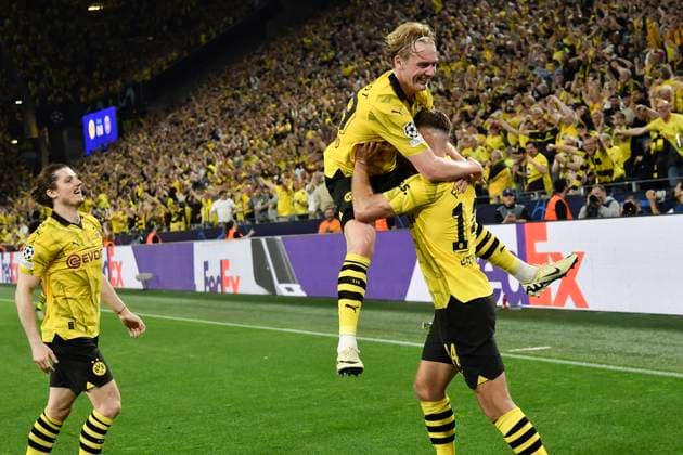 Sport Bilder des Tages Niclas Füllkrug Fuellkrug ( 14, Borussia Dortmund) jubelt nach dem Tor zum 1:0 mit Julian Brandt ( 19, Borussia Dortmund) 01.05.2024 Fussball, Champions League, Borussia Dortmund vs Paris Saint-Germain , Signal Iduna Park, Dortmund, NRW Germany