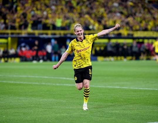 01.05.2024, Fussball UEFA Champions League 2023 2024, Halbfinale, Borussia Dortmund - FC Paris Saint-Germain im Signal-Iduna-Park Dortmund. Julian Brandt (Borussia Dortmund) ubelt beim 1:0 von Füllkrug.