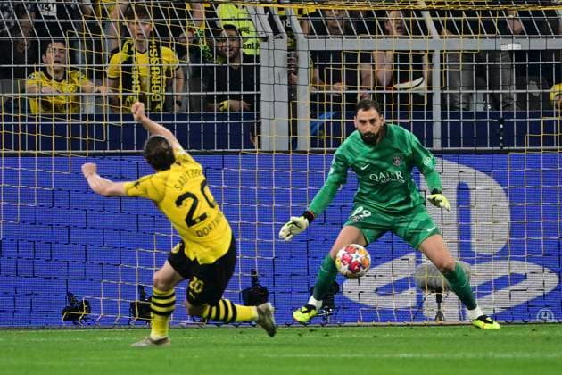 Marcel Sabitzer 20 (Borussia Dortmund) scheitert an Gianluigi Donnarumma 99 (Paris Saint-Germain), Borussia Dortmund vs. Paris Saint-Germain, Fussball, Champions League, Halbfinale, 01.05.2024 Dortmund Nordrhein-Westfalen Deutschland