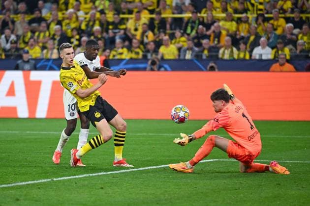 01.05.2024, Fussball, UCL, UEFA Champions League, , Saison 2023 2024, Semifinal, Borussia Dortmund - Paris St. Germain, Ousmane Dembele (Paris St. Germain) schießt aufs Tor und Torwart Gregor Kobel (Borussia Dortmund) hält. xRHR-FOTO TKx Copyright: TeresaxKroeger RHR-FOTOx RHR-FOTO TK